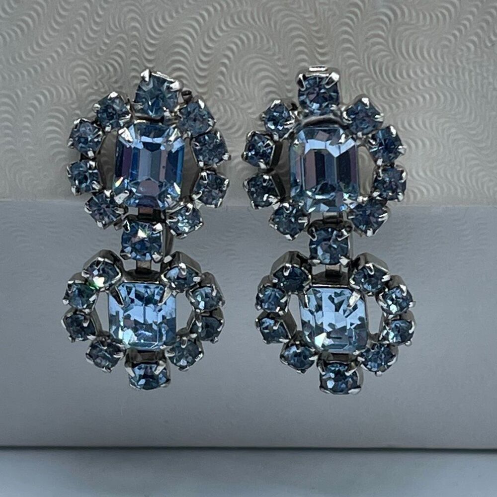 Vintage light blue rhinestone dangle screwback earrings.